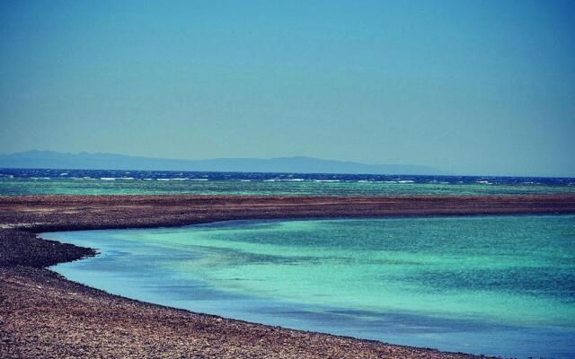 Half Moon - Sunny Dahab resort
