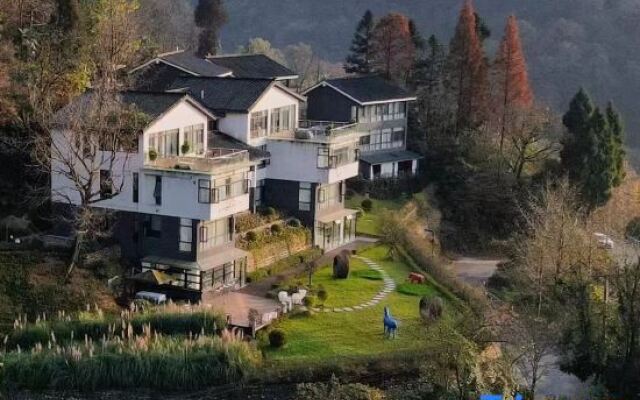 Dujiangyan Shili Mountain Jing Private Tang Hot Spring Resort Hotel (Qingchengshan Branch)