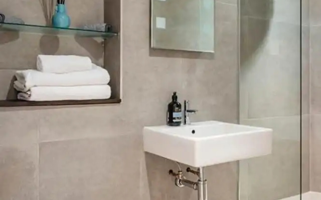 The Urban Minimalist- Notting Hill 2 Bed