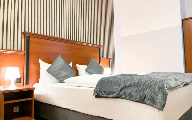 City Hotel West