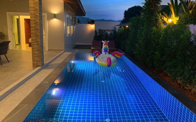 Private Villa with Pool near Laguna