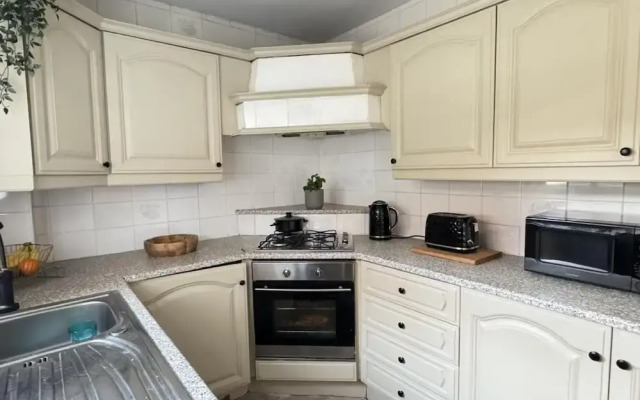 Unwind at Hebburn House-your Serene Retreat Awaits