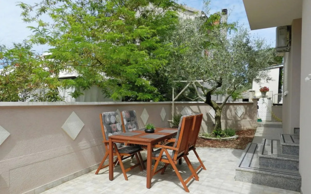Small Holiday Home Jakara 5