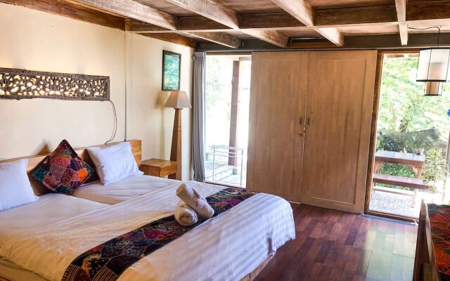 Tree House Lodge