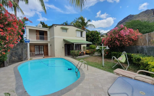 PAILLE EN QUEUE with HEATED POOL PISCINE CHAUFFEE