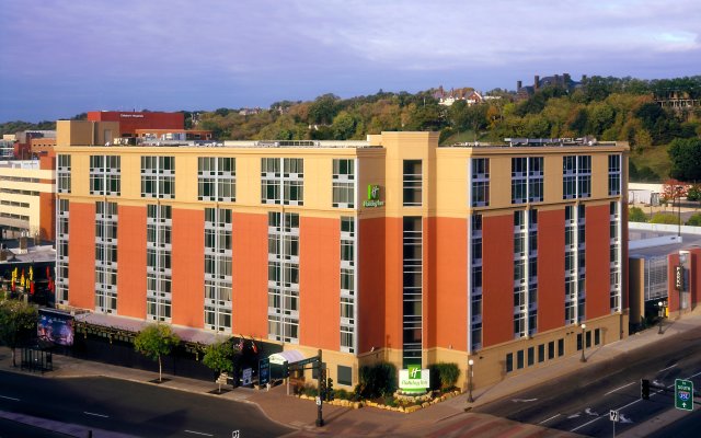 Holiday Inn St. Paul Downtown, an IHG Hotel