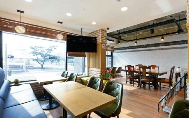 Paulownia Hostel & Guest House