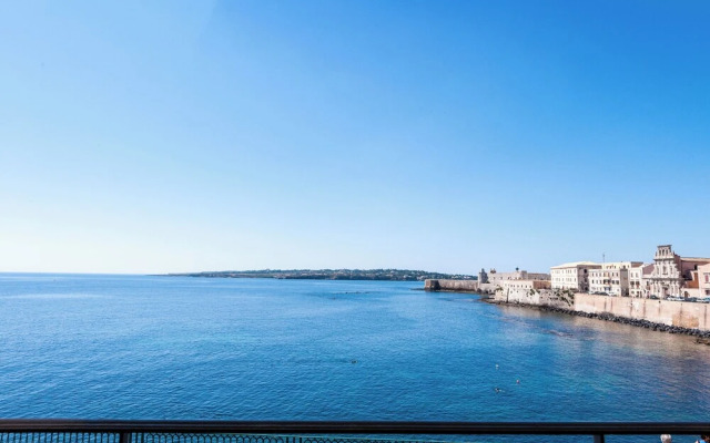 Finestra Su Cala Rossa Wonderful Italy