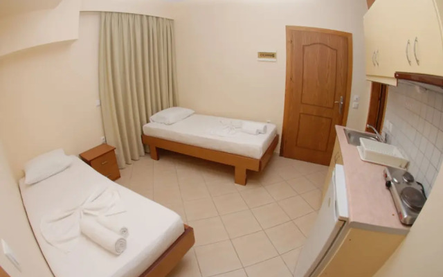 Nikos Hotel and Apartments