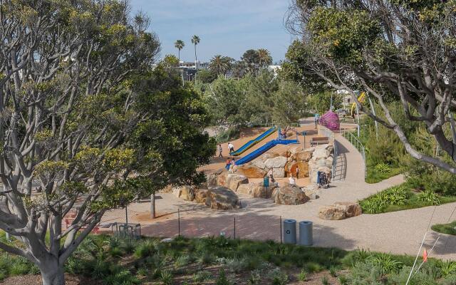 Ocean Lodge Santa Monica Beach Hotel