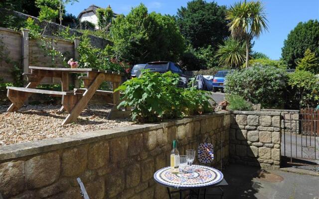 2 Kersbrook Gardens
