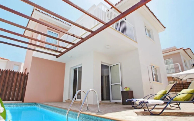 Evelyn Protaras in Protaras