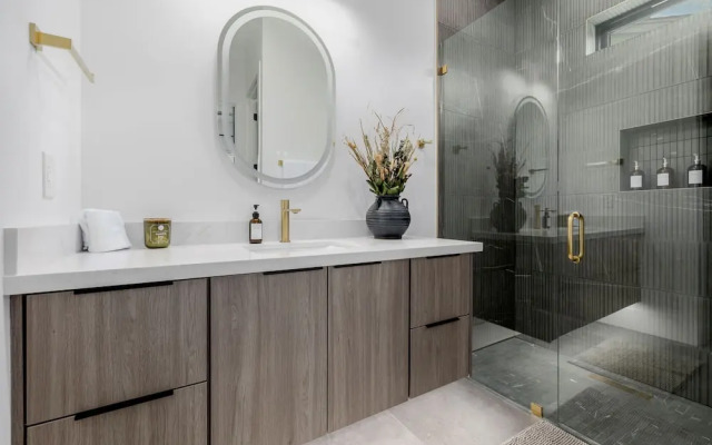 The Carlisle Experience 4 Showers Heated Pool