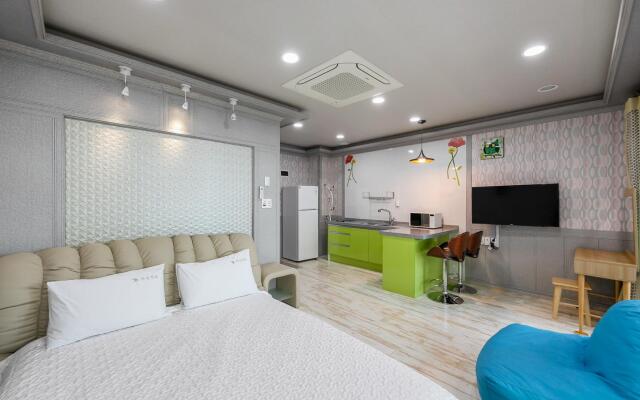 Geoje Marine Castel Pension