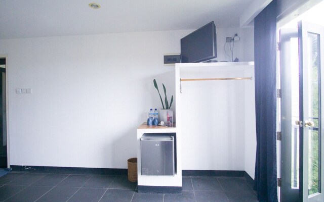 Formerly RedDoorz Premium near Senggigi Beach