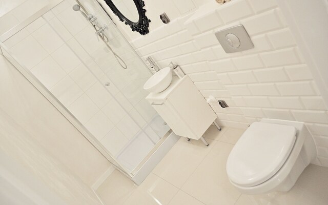 Warsaw Concierge Opera Apartment