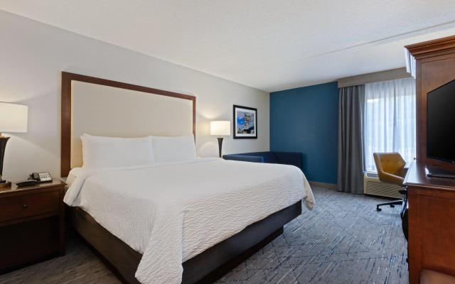 Holiday Inn Express & Suites Cincinnati Riverfront by IHG