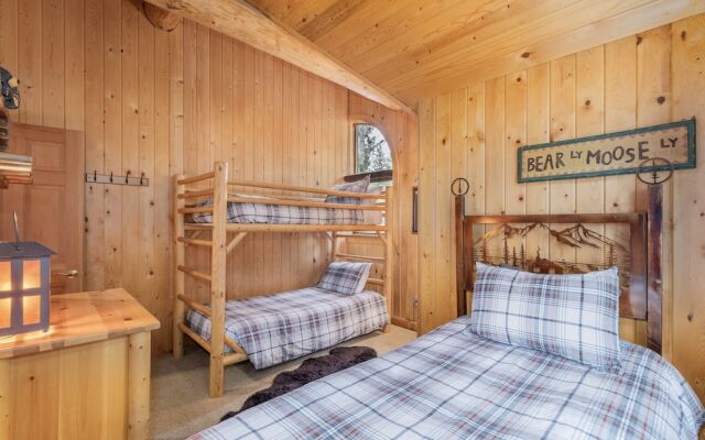 Moosehead Lodge 3 Bedroom Home by NW Comfy Cabins