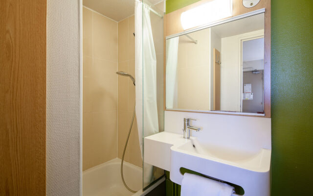 B&B HOTEL Calais Coquelles Tunnel sous la Manche