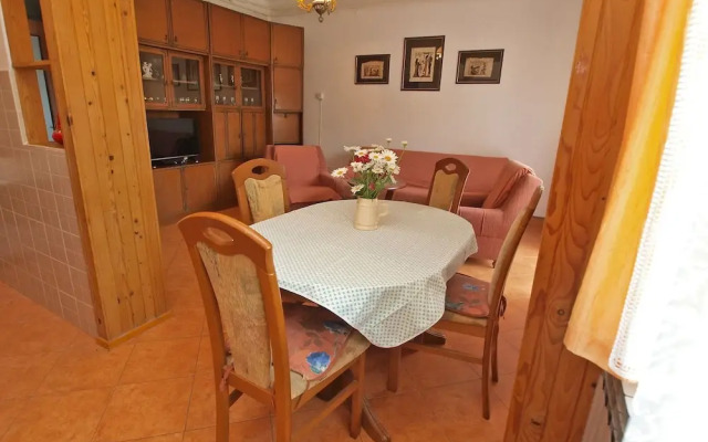 Apartment 439