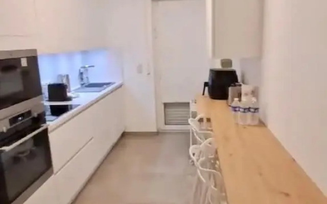 Bright 2 bedrooms flat w parking&balcont