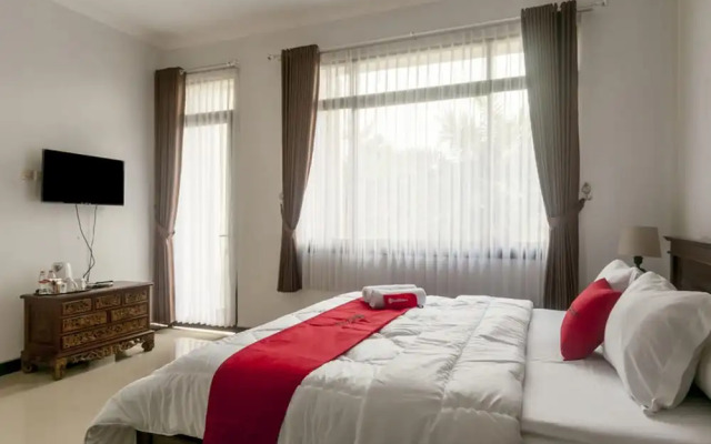 RedDoorz Syariah Plus near Trans Studio Cibubur