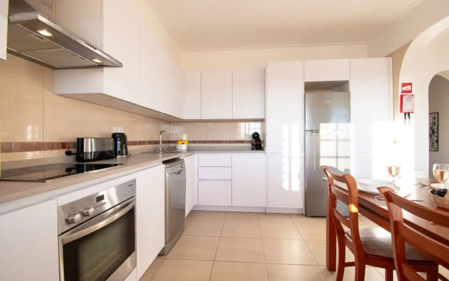 10 Marinha Two Bed Apt At Award Wining Beach