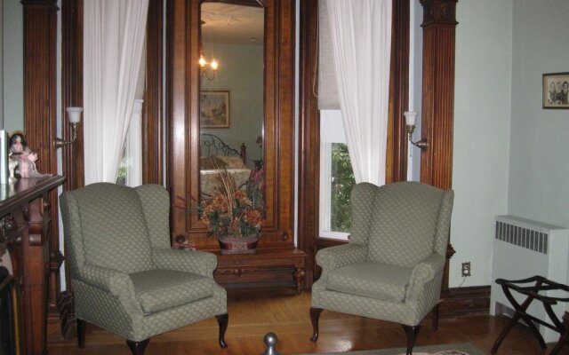Chapin Park Bed & Breakfast
