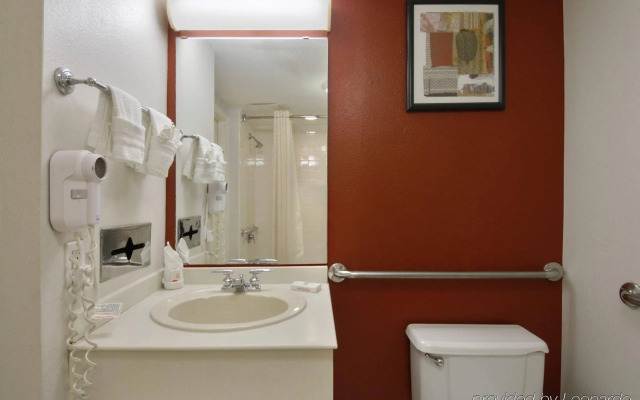 Red Roof Inn North Dallas - Park Central