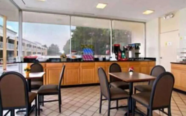 Travelodge Fredericksburg South