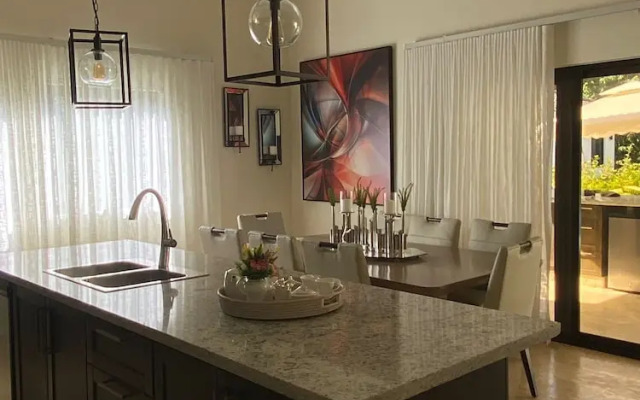 Luxury 5 Bedrooms Villa in Hispañola -sosua