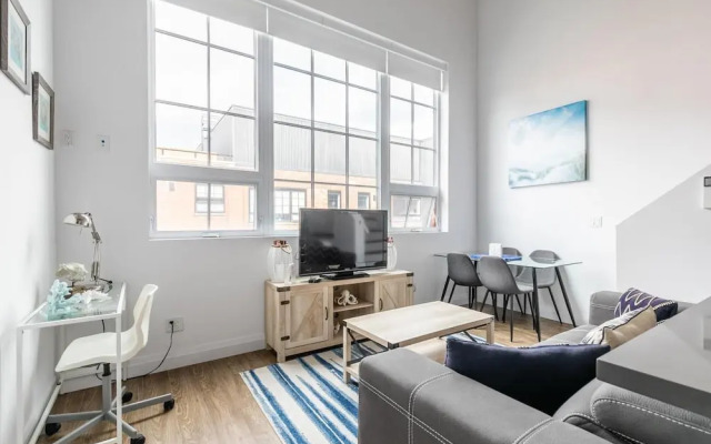 2BR 2storey Loft Free Parking Gym