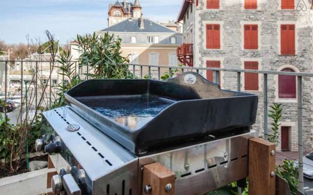 Charming Duplex With Terrace for 8 People in Port Vieux