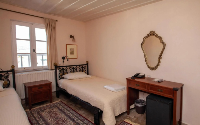 Byron Hotel