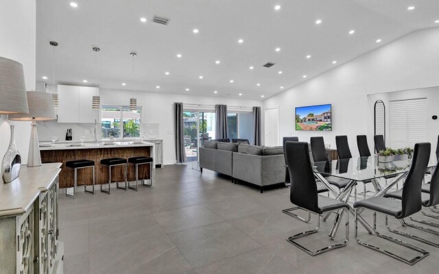 6BR Oasis with Heated Pool & Gameroom