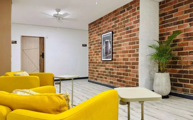 w Comfy Loft w Great Deco in Cali