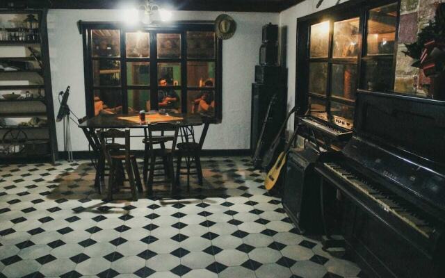 Mitos Hostal