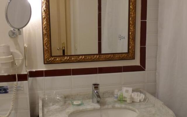 Ad Hoc Monumental Hotel