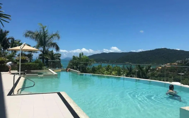 Three B Airlie 2 bedroom unit Seaviews & Pool