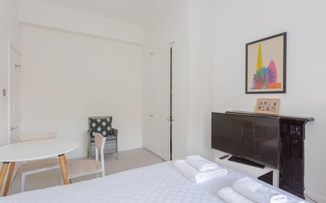 Newly Renovated 3 Bedroom Apartment in North West London