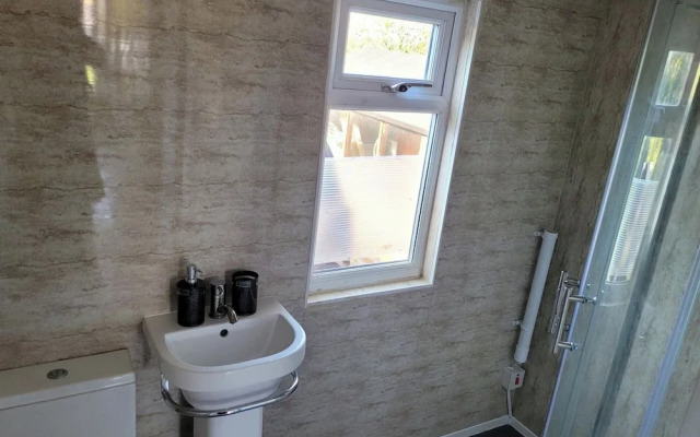 Bright & Homely Apartment