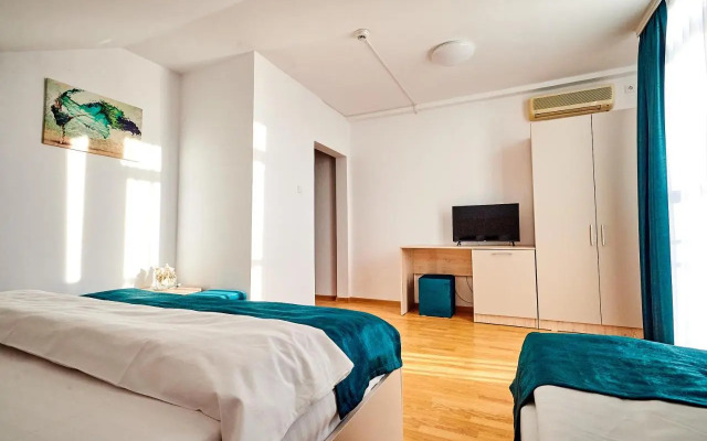 Hotel Roxy & Maryo
