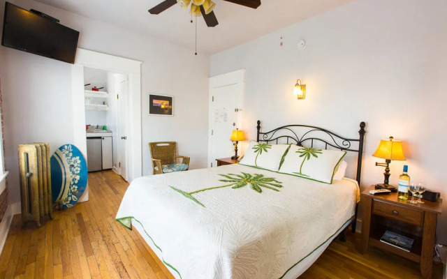 Venice Beach Suites  Hotel