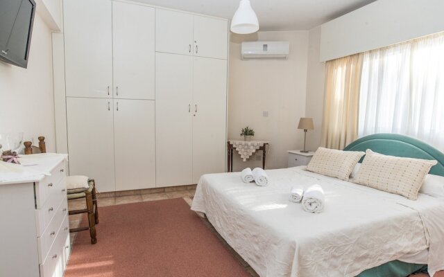 Koulas Apartment