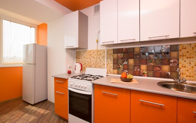 Etazhi 11. Engel'sa – Lunacharskogo – Malysheva – Gogolja - Voevodina