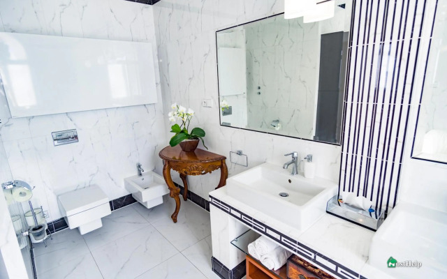 Luxury location, garden and terrace. City Center