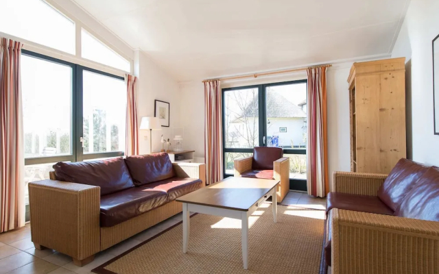 Well-kept Bungalow With Dishwasher Near the Beach