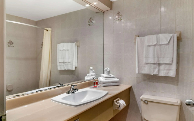 : Econo lodge Hotel Brossard