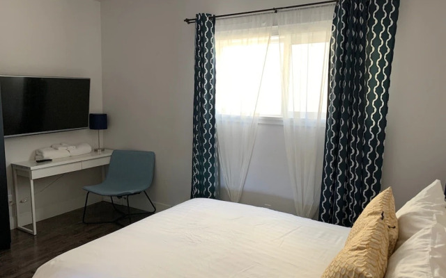 Black Rooster Guesthouse