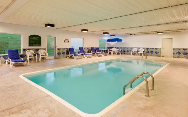 Baymont Inn & Suites Lawrenceburg